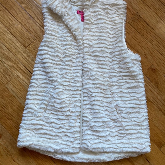 Betsy Johnson Faux Fur Vest - Picture 2 of 5